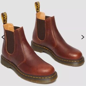 NWOT Dr Martens 2976 Ambassador Leather Chelsea Boots in Cashew